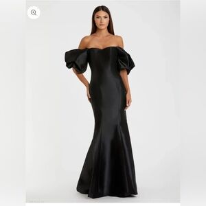 NWT $498 Mac Duggal Black Sweetheart Off The Shoulder Puff Sleeve Gown - Size 10
